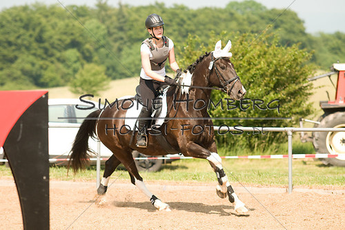 (c)SimoneHomberg_Ponyfest_Sa_20150606_0316