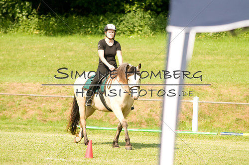 (c)SimoneHomberg_Ponyfest_Sa_20150606_0056