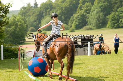 (c)SimoneHomberg_Ponyfest_Sa_20150606_0152