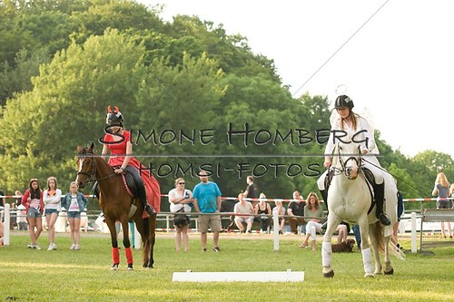 (c)SimoneHomberg_Ponyfest_Schauprogramm_20150606_0200