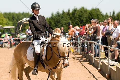 (c)SimoneHomberg_Ponyfest_So_20150607_0222