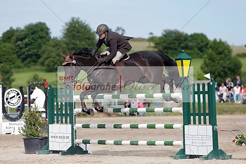 Reitturnier in Muecke-Atzenhain, Springpruefung Kl. S  am 16.06. (130616_OV_ATZENH_0232)