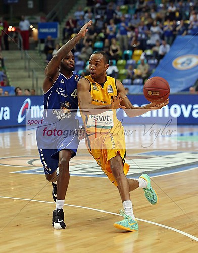 Fraport Skyliners Frankfurt - Walter Tigers Tuebingen am 29.03.2014 (140329OVSKYWTT0403)