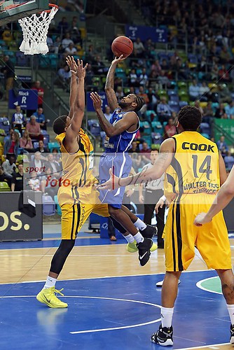 Fraport Skyliners Frankfurt - Walter Tigers Tuebingen am 29.03.2014 (140329OVSKYWTT0613)