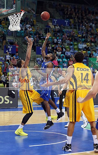 Fraport Skyliners Frankfurt - Walter Tigers Tuebingen am 29.03.2014 (140329OVSKYWTT0614)