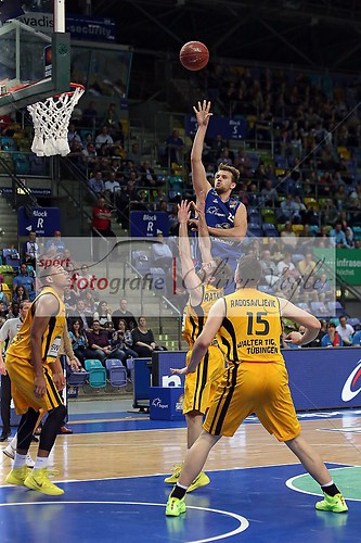 Fraport Skyliners Frankfurt - Walter Tigers Tuebingen am 29.03.2014 (140329OVSKYWTT0713)