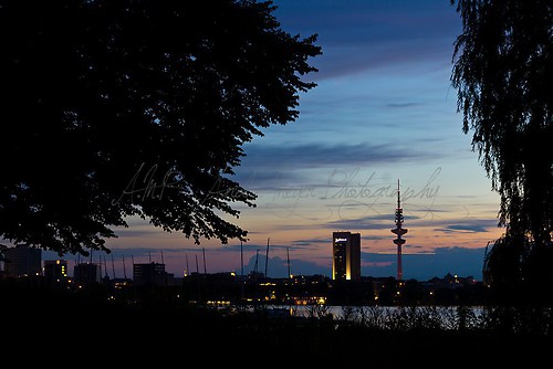 Hamburg - Außenalster mit Fernsehturm