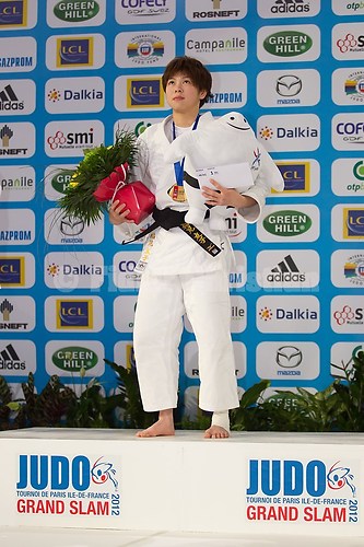 Fukumi Tomoko (Grand_Slam_Paris_12_Fukumi_Tomoko_Victory_Zeremony_48kg_1)