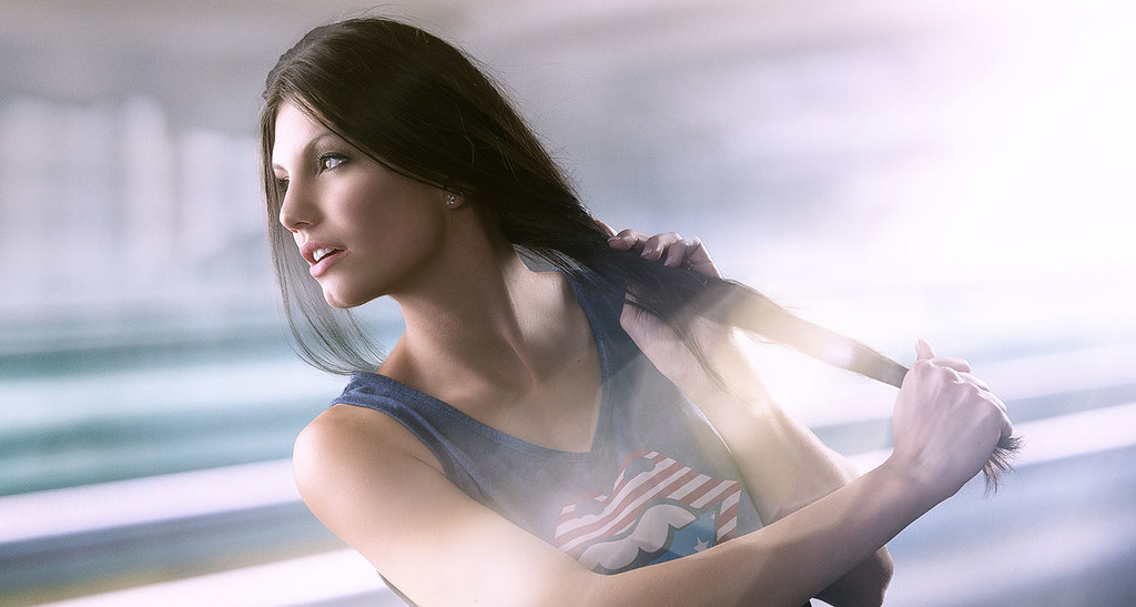 dynamik_model | dynamische Portraitaufnahme mit Lichteffekt | Portrait, Fashion, Model, Retusche, Composing, Fotografie, Fotostudio