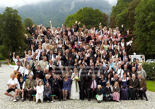 Gruppenfoto an der Festhalle Hohenaschau