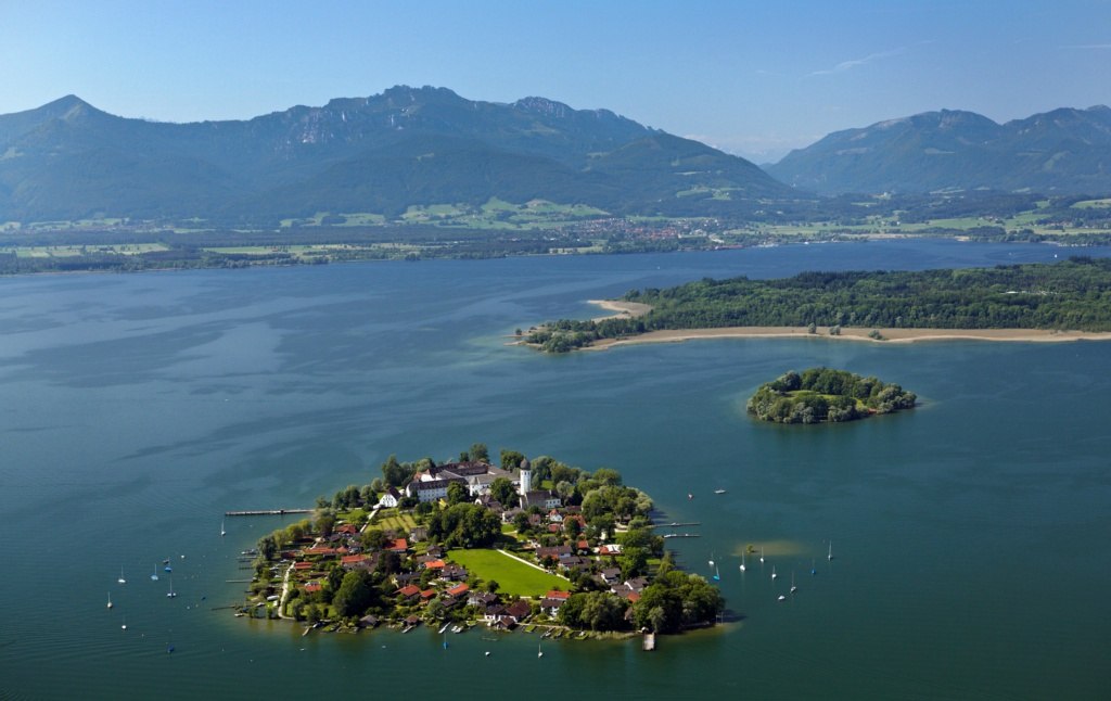 Chiemsee mit Inseln Kampenwand bis Wendelstein 007 Kopie