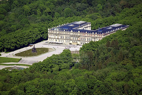 Herrenchiemsee und Schloss Herrenchiemsee (Schloss Herrenchiemsee Luft-12-0509)