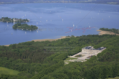 Herrenchiemsee und Schloss Herrenchiemsee (Schloss Herrenchiemsee mit Fraueninsel Luft-91-
