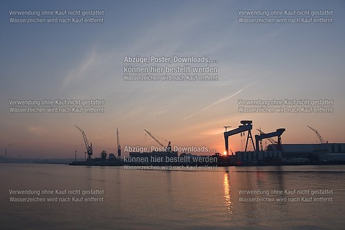 Kiel am Morgen - Sicht auf HDW